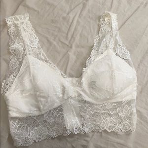 WHITE LACE BRALETTE/CROP